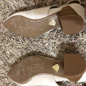 NWT Bettye Muller Concept Women's Flynn Pump